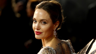 Като майка на осиновени цветнокожи деца Анджелина Джоли не пропусна