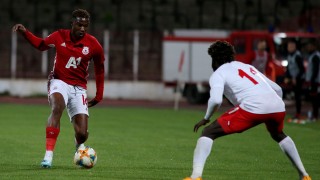 Англичанинът Вив Соломон Отабор който през сезон 2019 20 игра в България