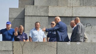 Депутати от БСП и "Възраждане" не дадоха да се вдигне скеле около МОЧА
