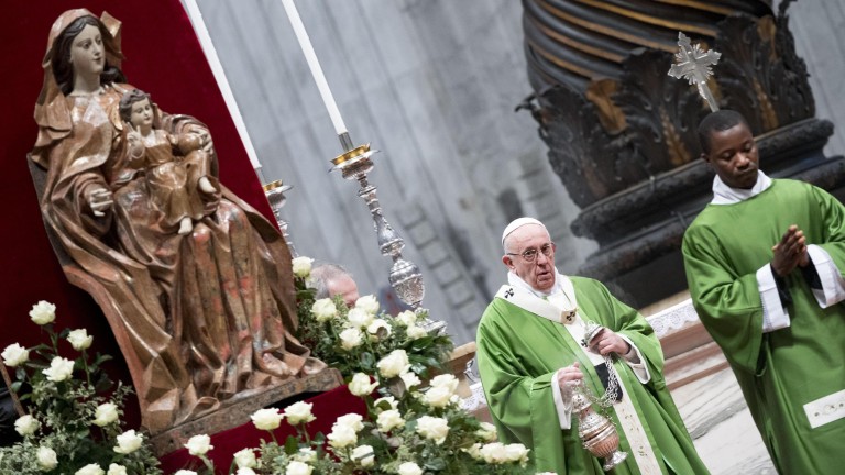 Папа Франциск е на посещение в Латинска Америка от днес,