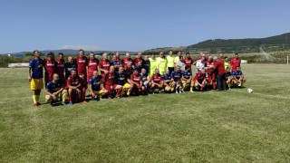 Много настроение смях и прегръдки имаше на стадиона в Долна