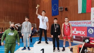 Ясни са призьорите от шампионата по борба за момчета в Горна Оряховица