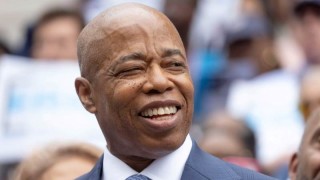 Бившият кмет на Ню Йорк Ерик Адамс стана последната политическа