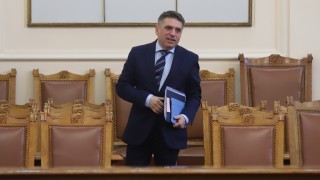 Ефектът от съкратен дебат ще е по-тежък от съкратеното производство, предупреждава Кирилов 