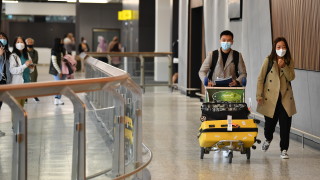 Австралия обяви че ще отложи повторното отваряне на границите си