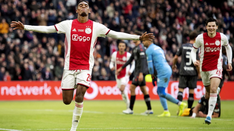 Водещите клубове в Нидерландия искат край на сезона