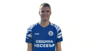 Лидерът в Югоизточната Трета лига Несебър привлече младия защитник Алекс Минев Футболистът е