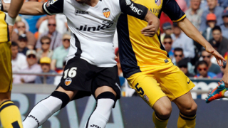 Валенсия вкара 3 гола за 7 минути на Атлетико и излезе начело