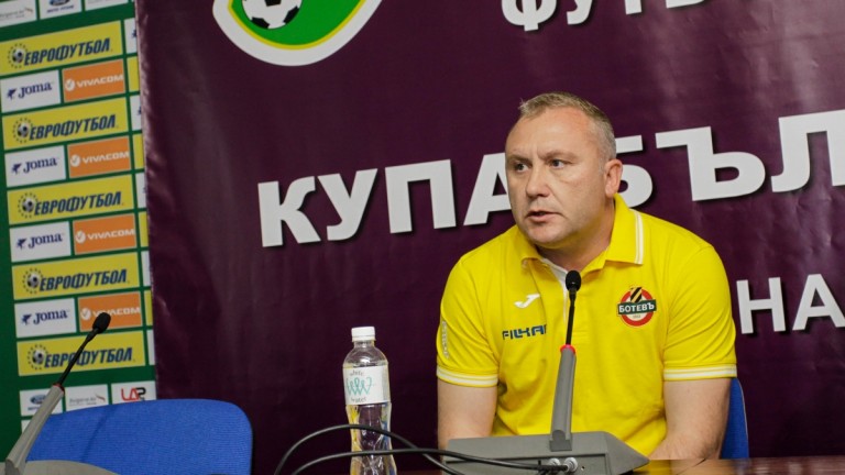 Треньорът на Ботев - Николай Киров, говори по време на