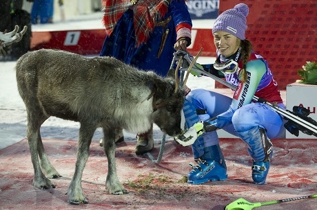 Тина Мазе спечели първия слалом за сезона