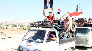 Бунтовниците в сирийската провинция Идлиб са взривили два ключови моста