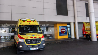 Два влака се сблъскаха близо до Барселона рано в сряда