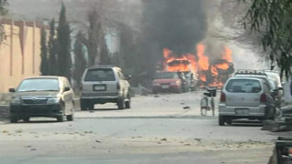 Най малко 11 души са ранени при продължаващата атака срещу офис