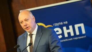 Желязков зове Радев да оттегли референдума за еврото