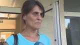 Майка изоставя бебето си с надежда за по-добър живот