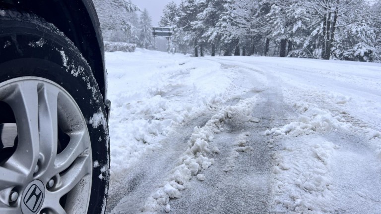 Валежите отслабват и до сутринта ще спрат. Облачността временно ще