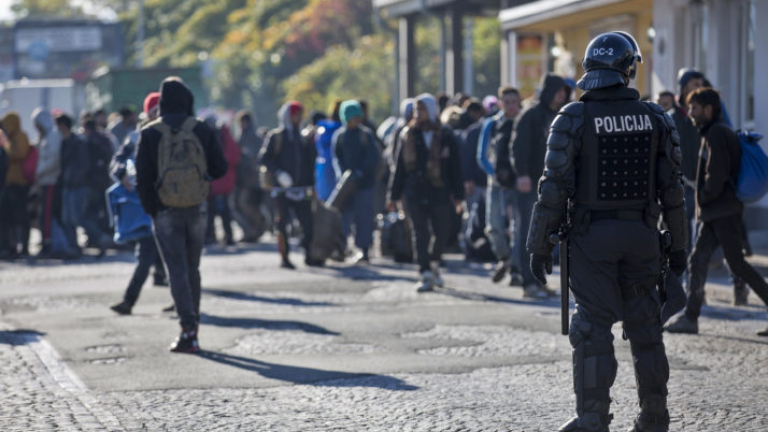 Търсещите убежище, свързани с терористични мрежи, не са бежанци, постанови ЕС съдът