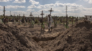 Украинските власти са открили масов гроб с повече от 440