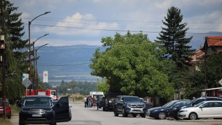 Военни извозват невзривената пиротехника от складовете край Елин Пелин