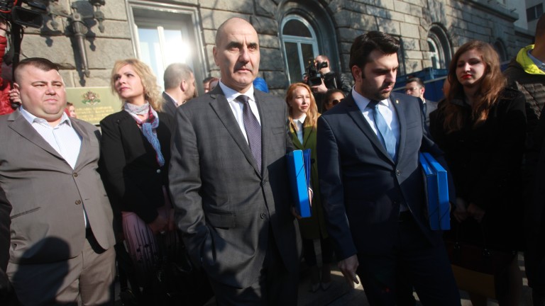 Не може БСП да имат депутати с повдигнати обвинения за