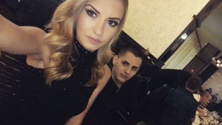"Мис Враца" отиде на бал с приятел в инвалидна количка (СНИМКИ)
