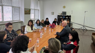 Днес министърът на образованието и науката професор Галин Цоков изненадващо