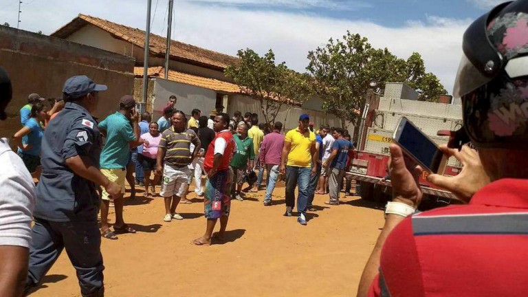 7 загинали след пожар в дневен център в Бразилия 