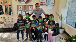 Лудогорец зарадва с подаръци ученици от 1 до 7 клас