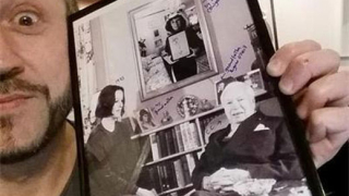 Любо се хвали с ценна фотография на Чарли Чаплин 