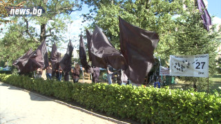 Майките на деца с увреждания протестират пред парламента