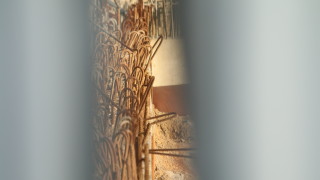 Търсят шефовете на строежа, където падна арматура