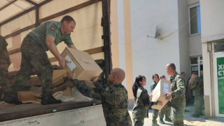 Военните продължават да помагат на пострадалите от наводненията в Карловско