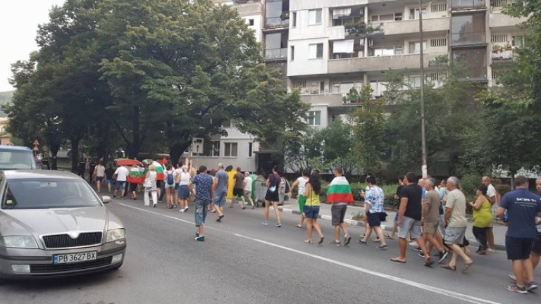 Протестиращите в Асеновград блокираха пътя за Смолян