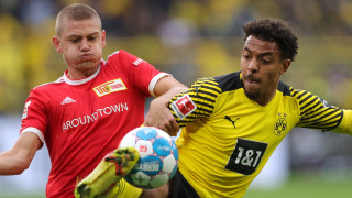 Манчестър Юнайтед може да размени крилото Джейдън Санчо с полузащитника