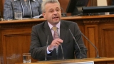 Москов и Кърджалиев „премериха документи” на парламентарната трибуна