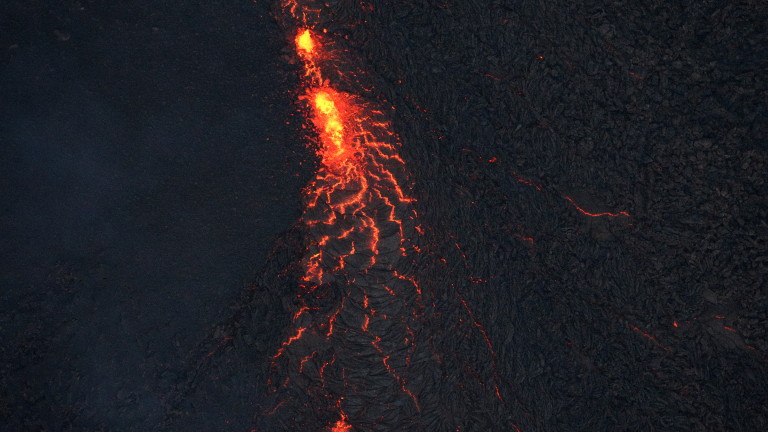 Вулканът Килауеа в Хавай започна отново да изригва, съобщава MSNBC.