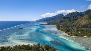 Доскоро лятото в света на милиардерите се свързваше с лъскавия