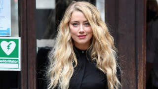 След края на делото с вече бившия си съпруг