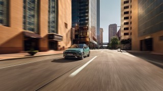 Изцяло новият се отличава с компактен екстериор просторен интериор и