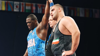 Легендата на световния спорт Михаин Лопес от Куба крачи уверено