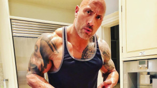 Какво подари Дуейн Джонсън на майка си за Коледа