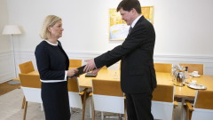 Шведският премиер официално подаде оставка