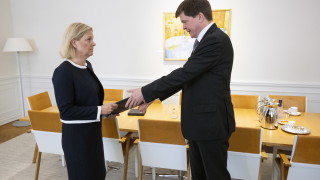 Премиерът социалдемократ на Швеция Магдалена Андершон в четвъртък подаде оставката