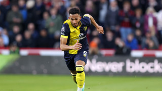 Договорът на защитника на Борнемут Лойд Кели изтича през лятото