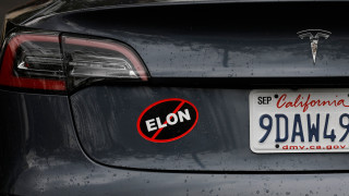 Продажбите на електромобили Tesla в Европа се сринаха с 49