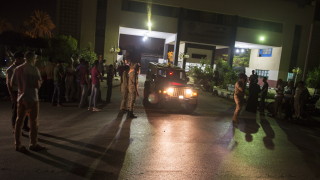 Най малко 27 души са били ранени в събота при частично