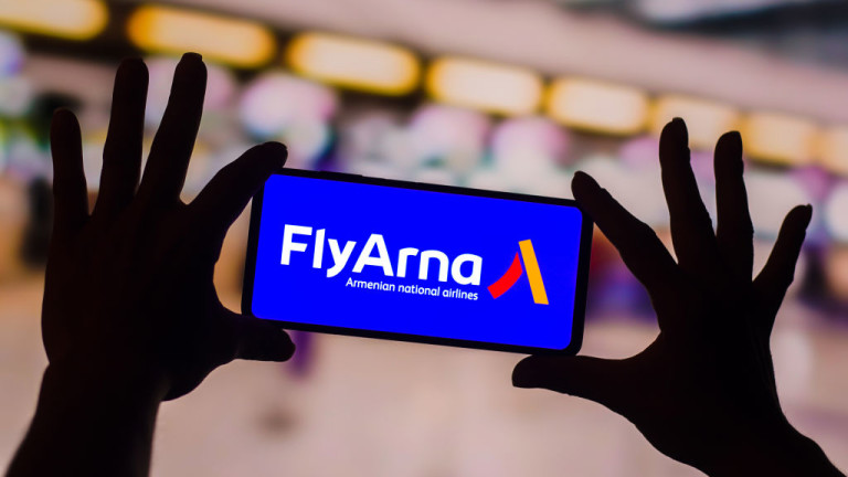 Лицензът на арменската авиокомпания Fly Arna - която е националният