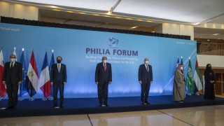 Външните министри и високопоставени официални лица от няколко страни от