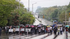 Близки на загинали в катастрофи протестираха в София
