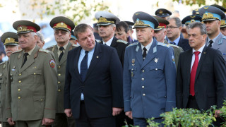 Каракачанов обещава, че няма да се приземи орела на ВВС